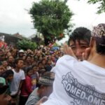 Omed-Omedan Bali: Tradisi “Perang Ciuman” yang Ternyata Bukan Sekadar Permainan